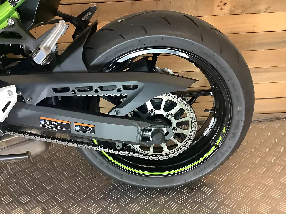 Used 2021 Kawasaki Z 900 Se Supernaked Green - Interior and Exterior details 19