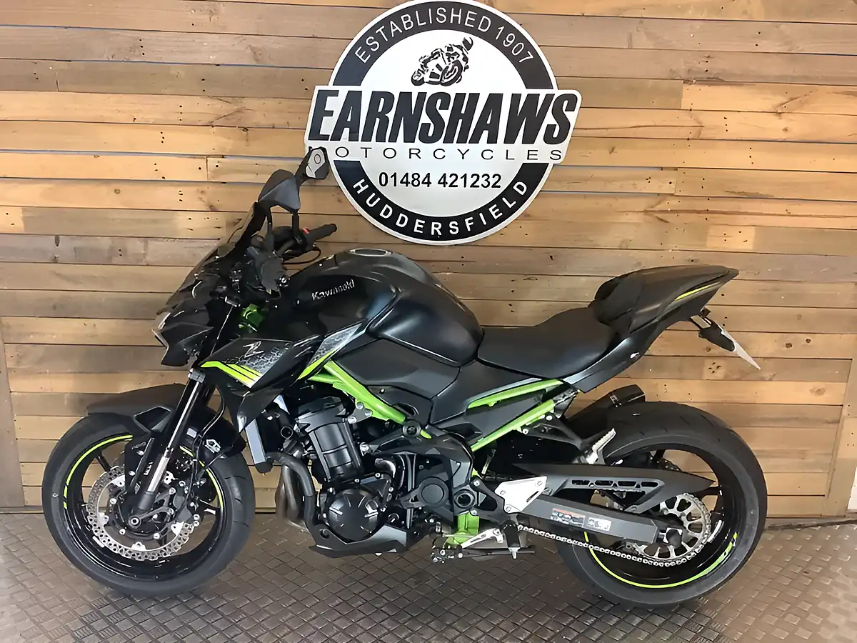 Used 2021 Kawasaki Z 900 Se Supernaked Green - Interior and Exterior details 2