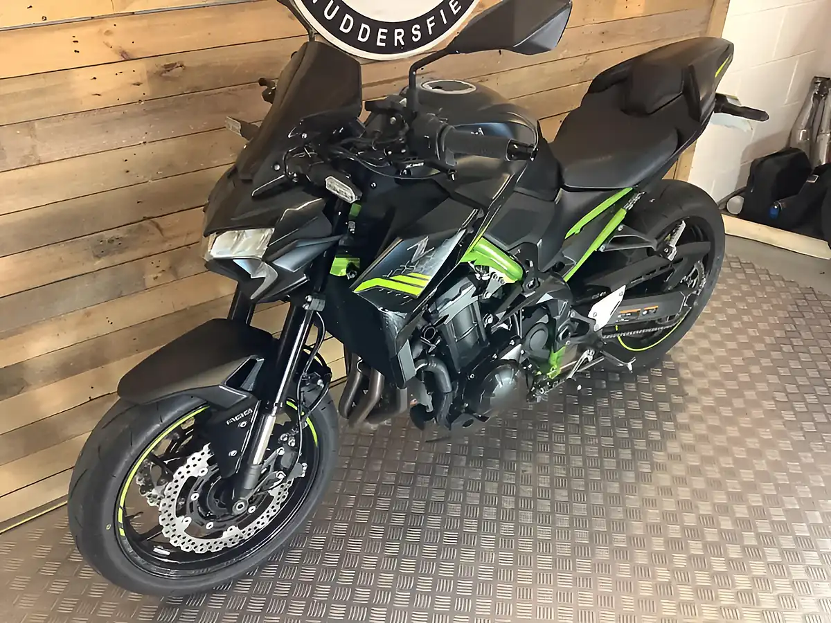 Used 2021 Kawasaki Z 900 Se Supernaked Green - Interior and Exterior details 3