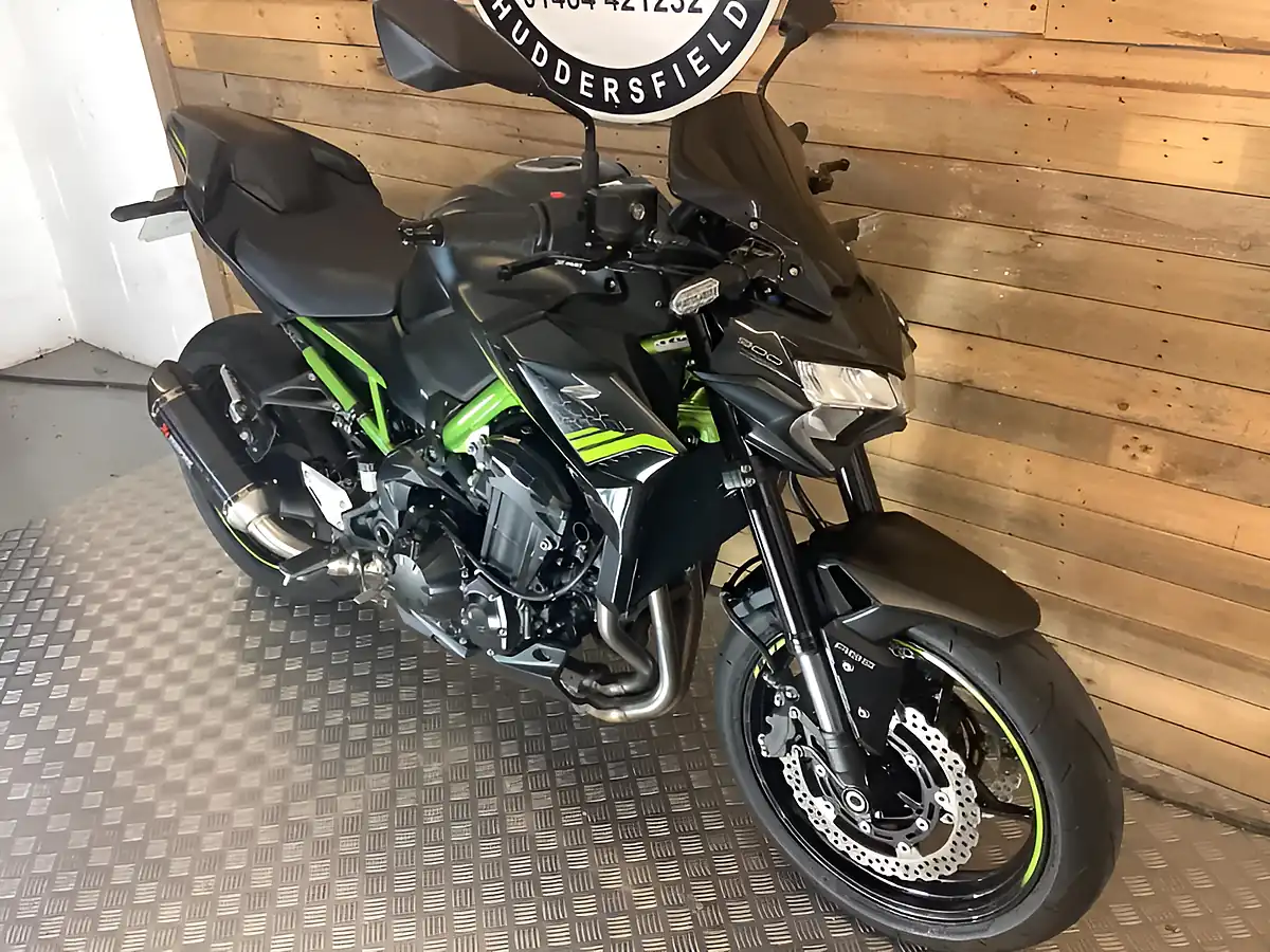 Used 2021 Kawasaki Z 900 Se Supernaked Green - Interior and Exterior details 5
