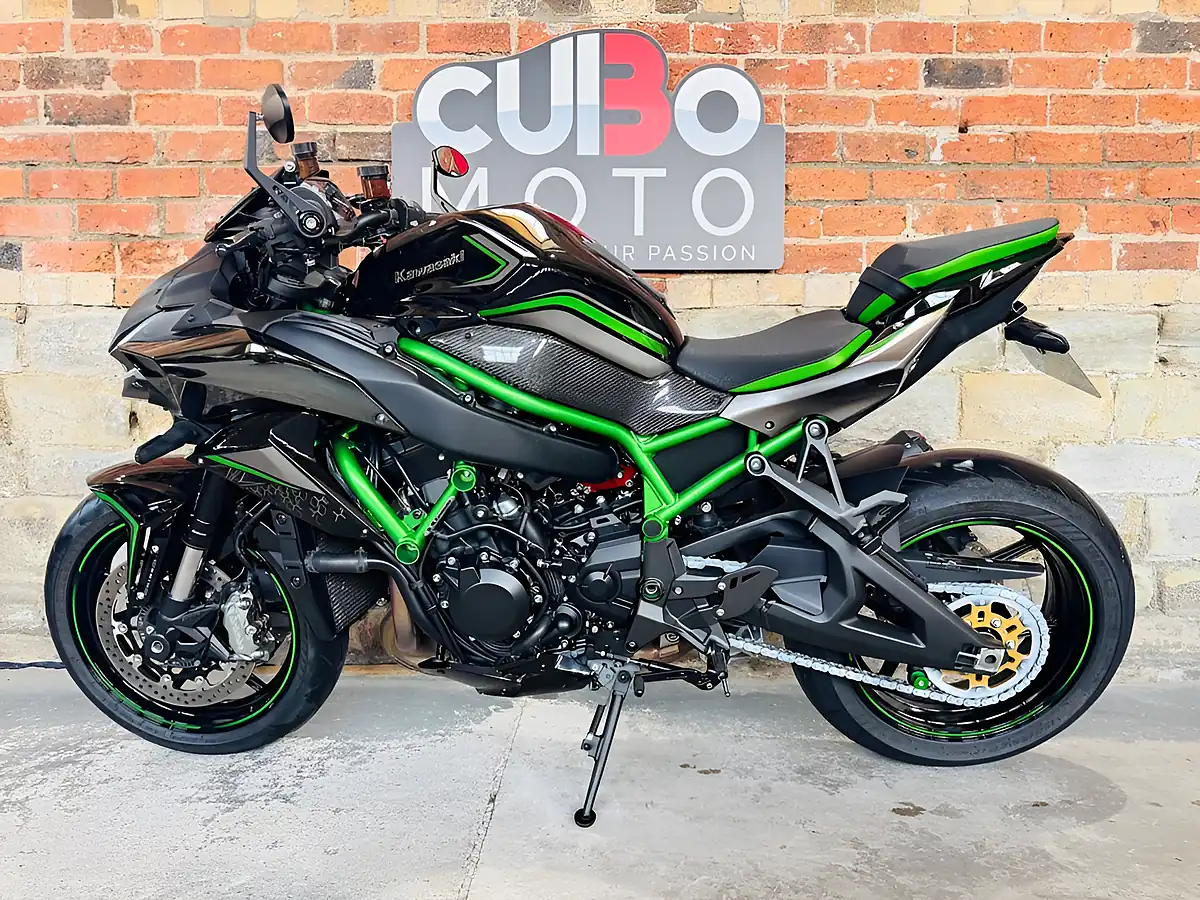 Used 2021 Kawasaki Z H2 Supernaked Black - Interior and Exterior details 11