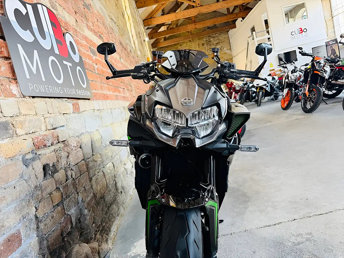 Used 2021 Kawasaki Z H2 Supernaked Black - Interior and Exterior details 19