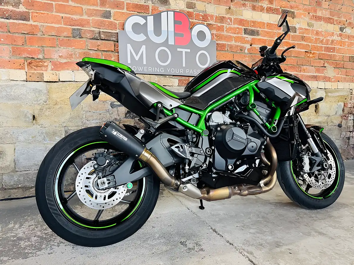 Used 2021 Kawasaki Z H2 Supernaked Black - Interior and Exterior details 4