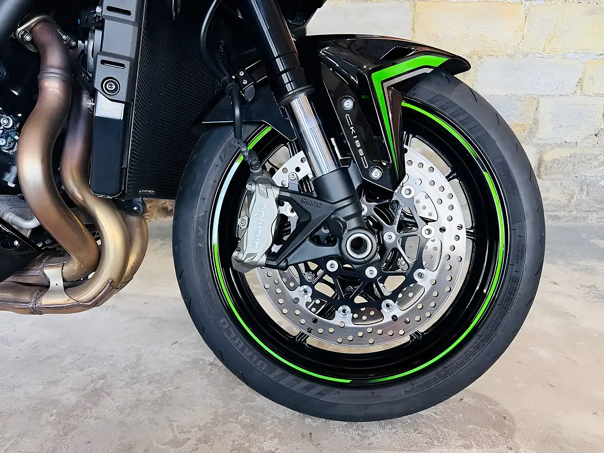 Used 2021 Kawasaki Z H2 Supernaked Black - Interior and Exterior details 5