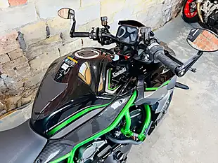 Used 2021 Kawasaki Z H2 Supernaked Black - Interior and Exterior details 8