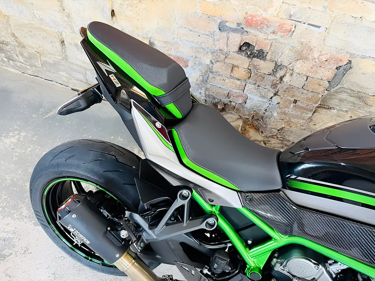 Used 2021 Kawasaki Z H2 Supernaked Black - Interior and Exterior details 9