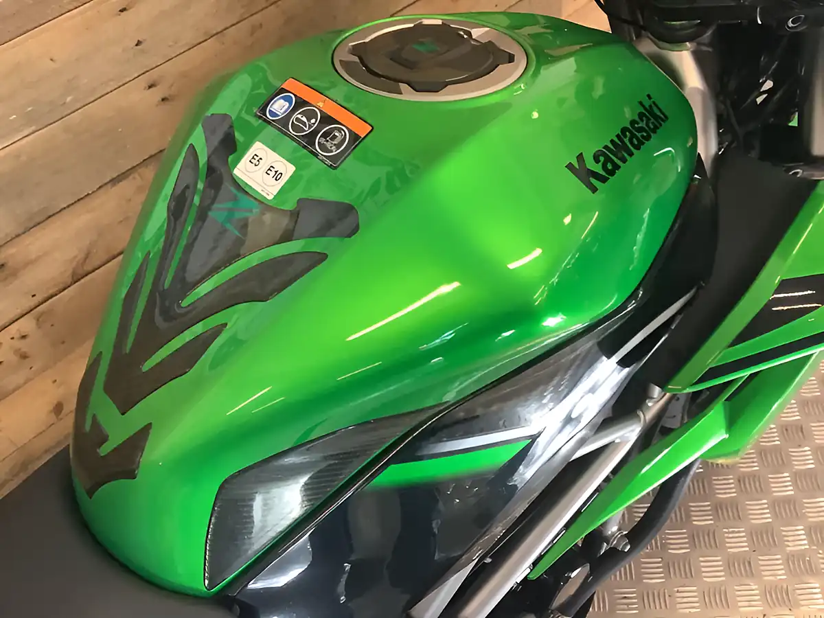 Used 2021 Kawasaki Z Supernaked Green - Interior and Exterior details 10