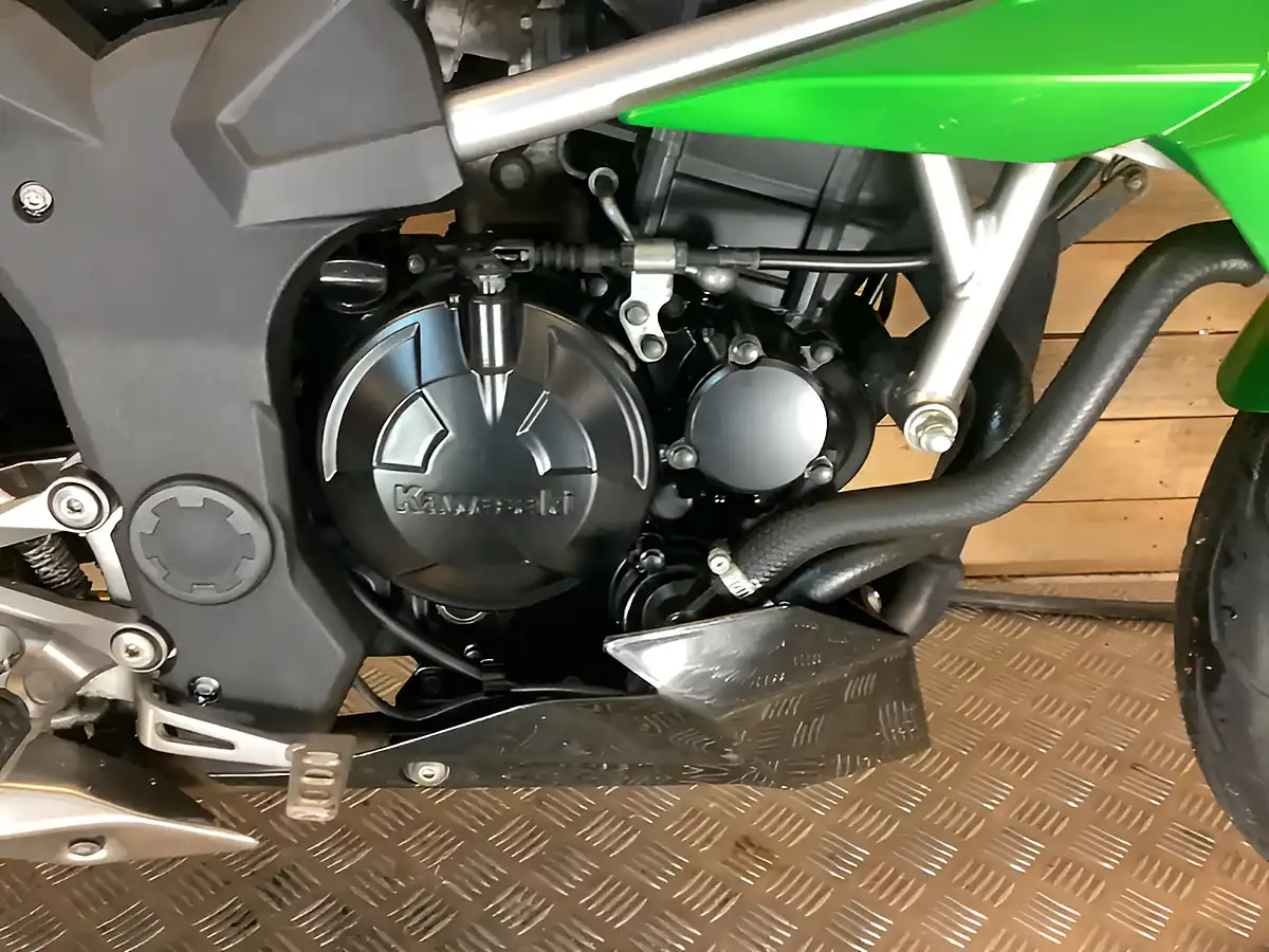 Used 2021 Kawasaki Z Supernaked Green - Interior and Exterior details 17