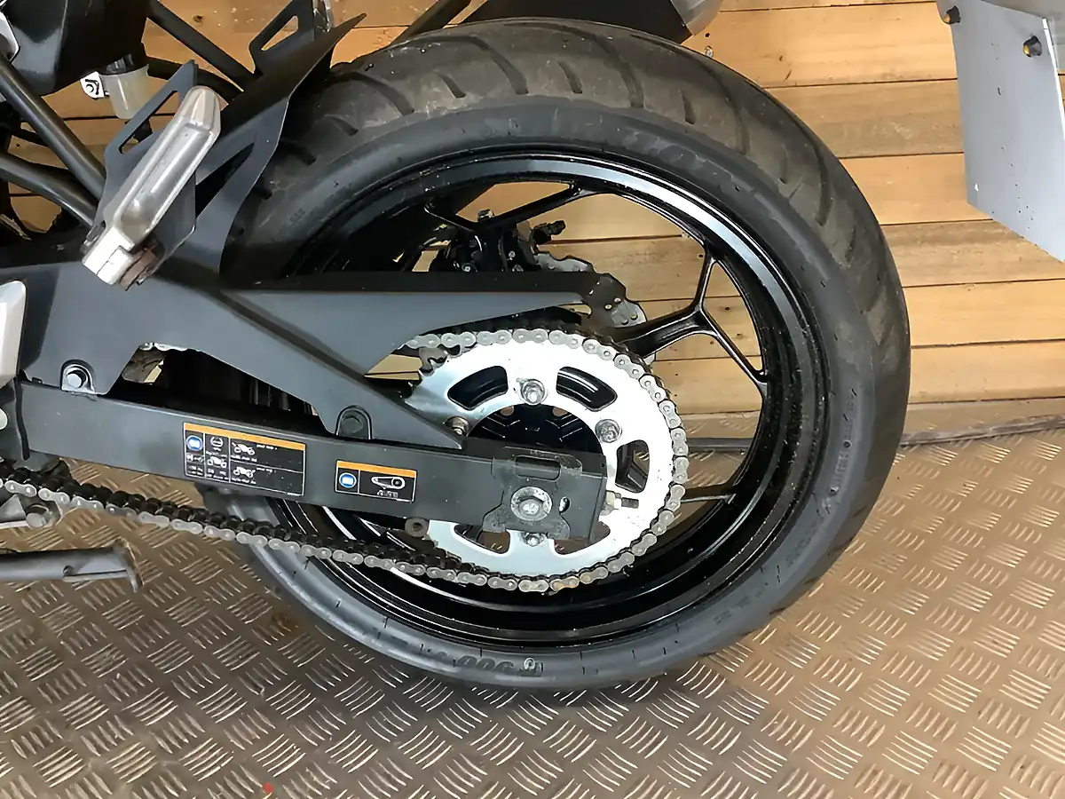 Used 2021 Kawasaki Z Supernaked Green - Interior and Exterior details 18