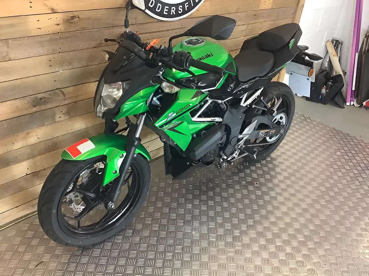 Used 2021 Kawasaki Z Supernaked Green - Interior and Exterior details 3