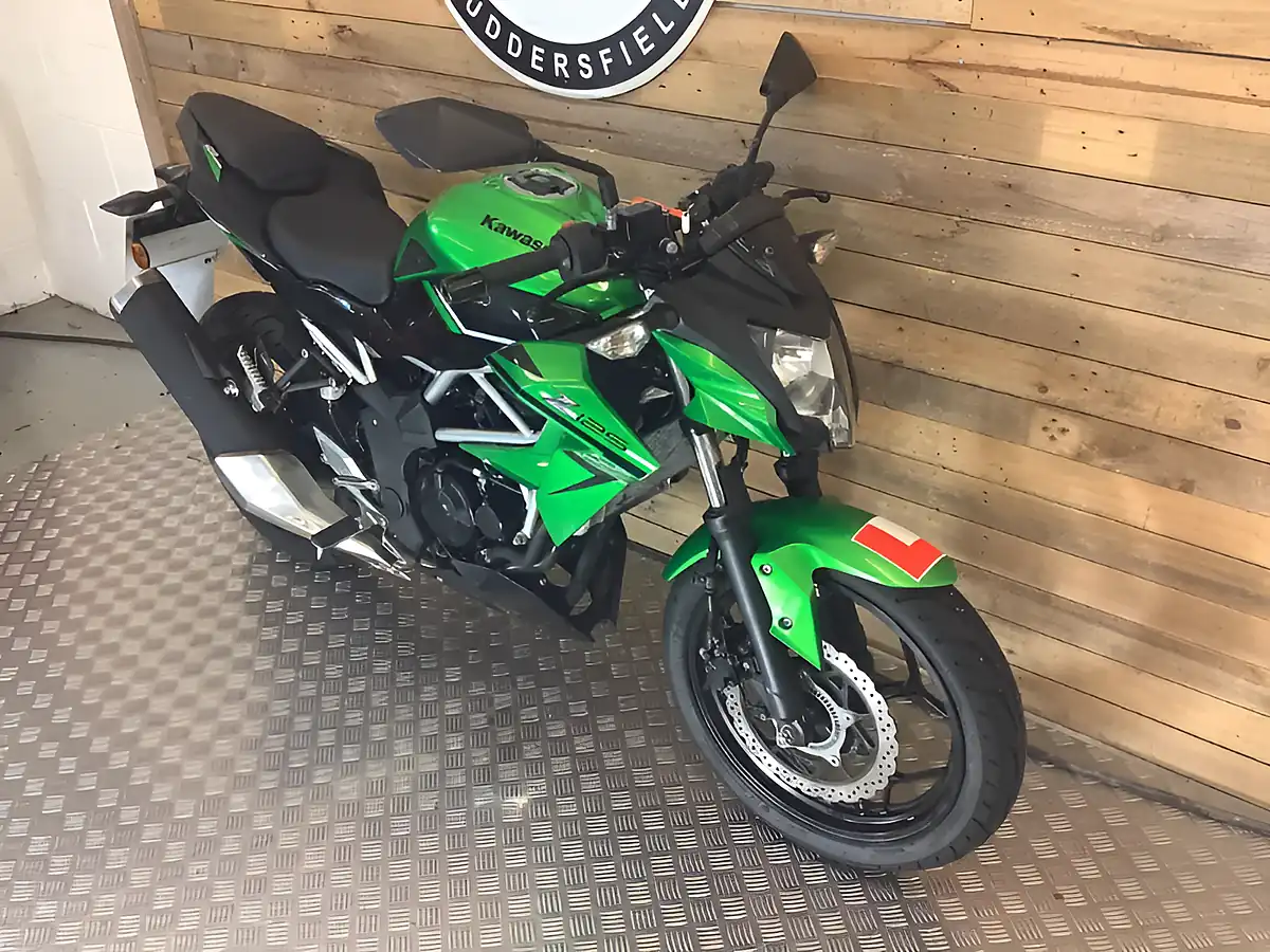 Used 2021 Kawasaki Z Supernaked Green - Interior and Exterior details 5