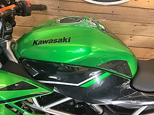 Used 2021 Kawasaki Z Supernaked Green - Interior and Exterior details 9