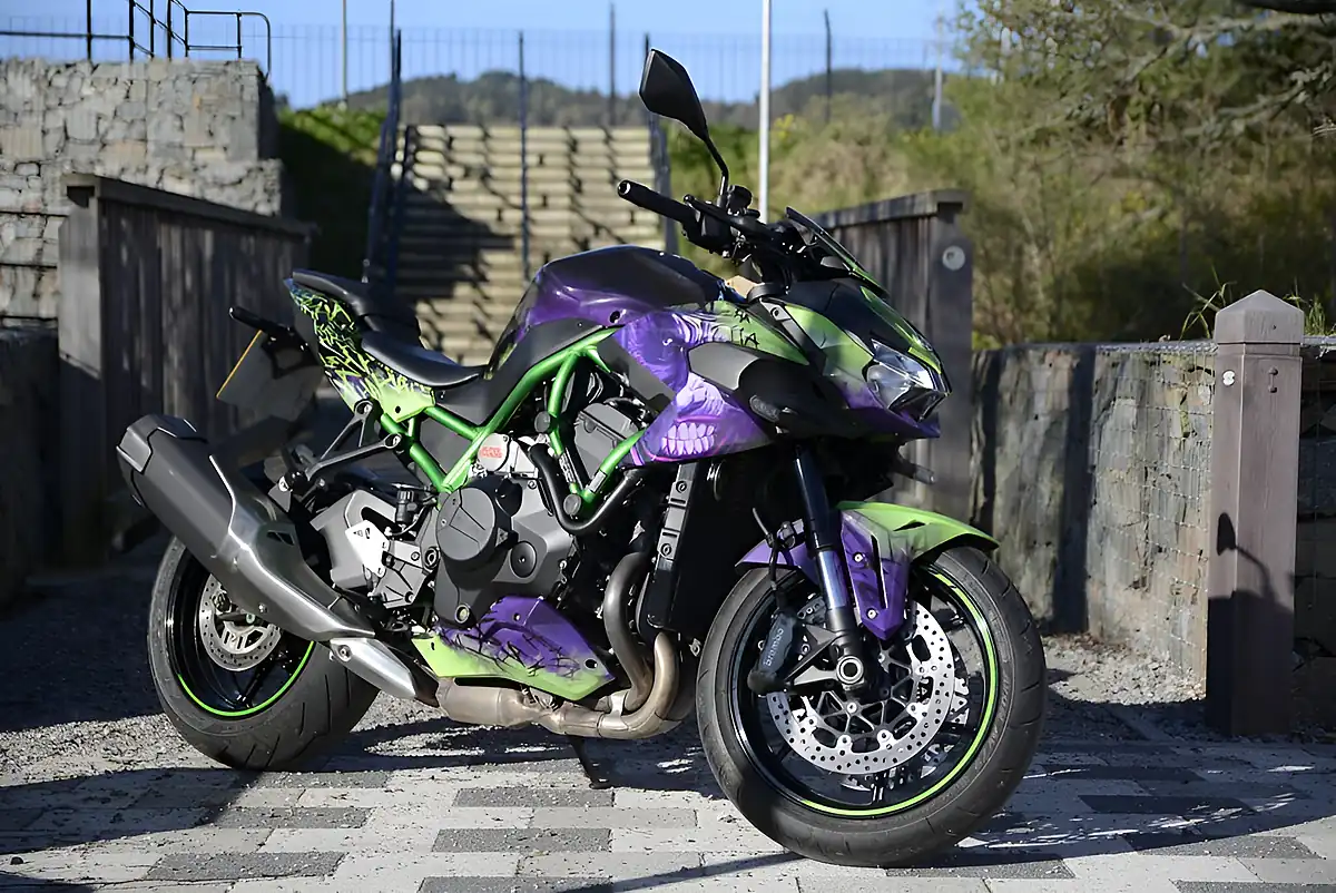 Used 2021 Kawasaki Z Supernaked Green - Front View