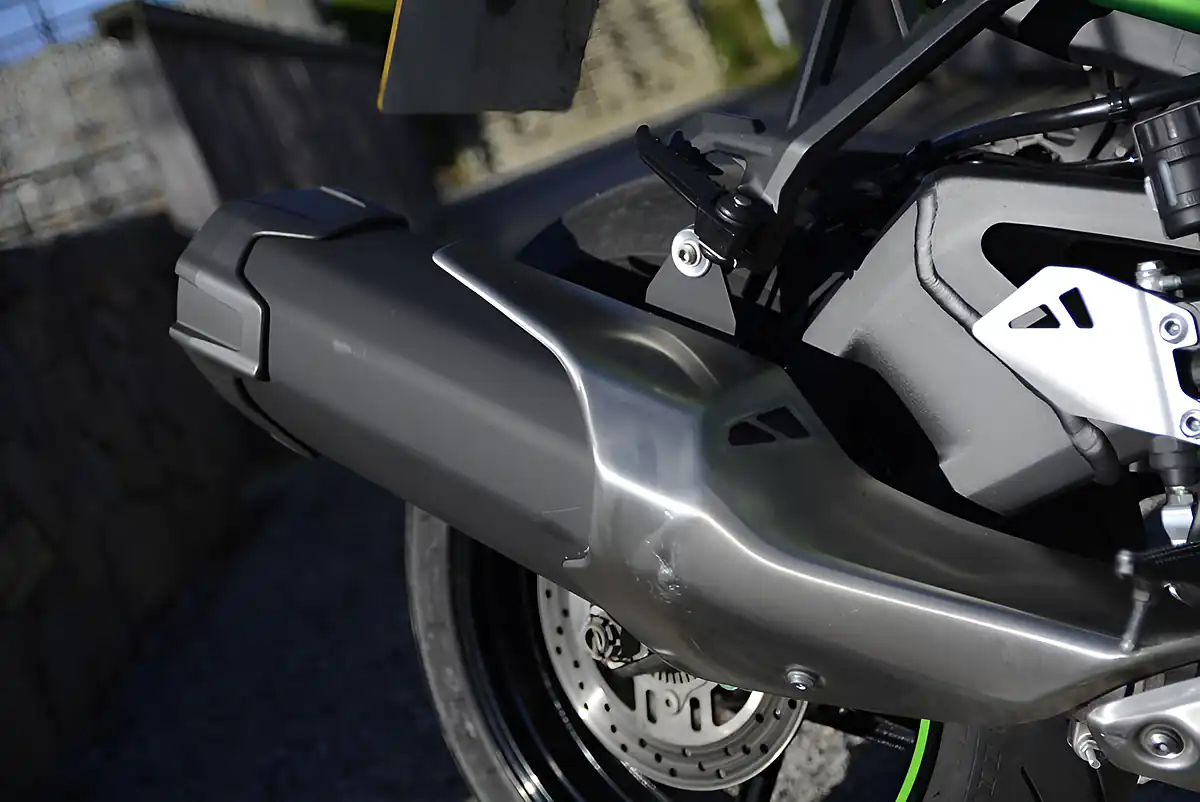 Used 2021 Kawasaki Z Supernaked Green - Interior and Exterior details 10
