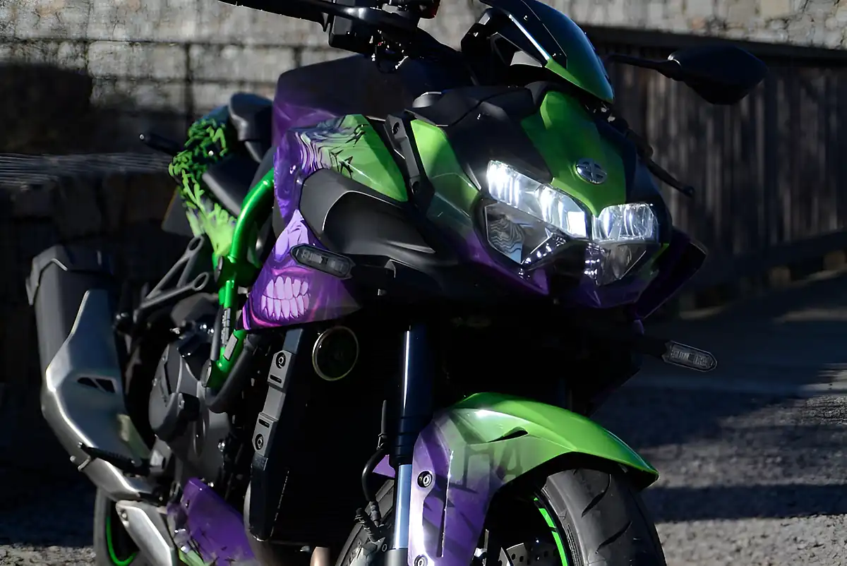 Used 2021 Kawasaki Z Supernaked Green - Interior and Exterior details 11