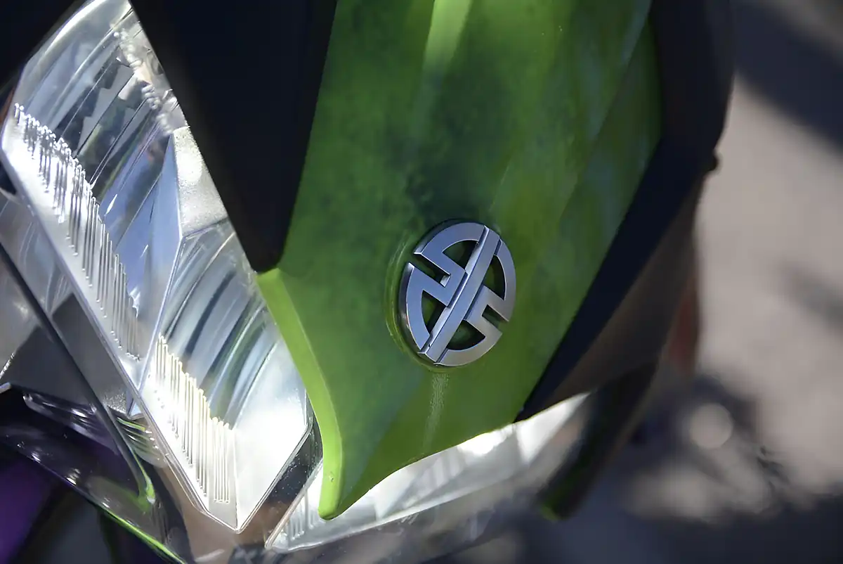 Used 2021 Kawasaki Z Supernaked Green - Interior and Exterior details 16