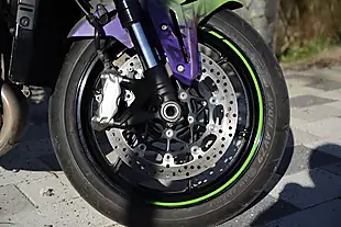 Used 2021 Kawasaki Z Supernaked Green - Interior and Exterior details 17