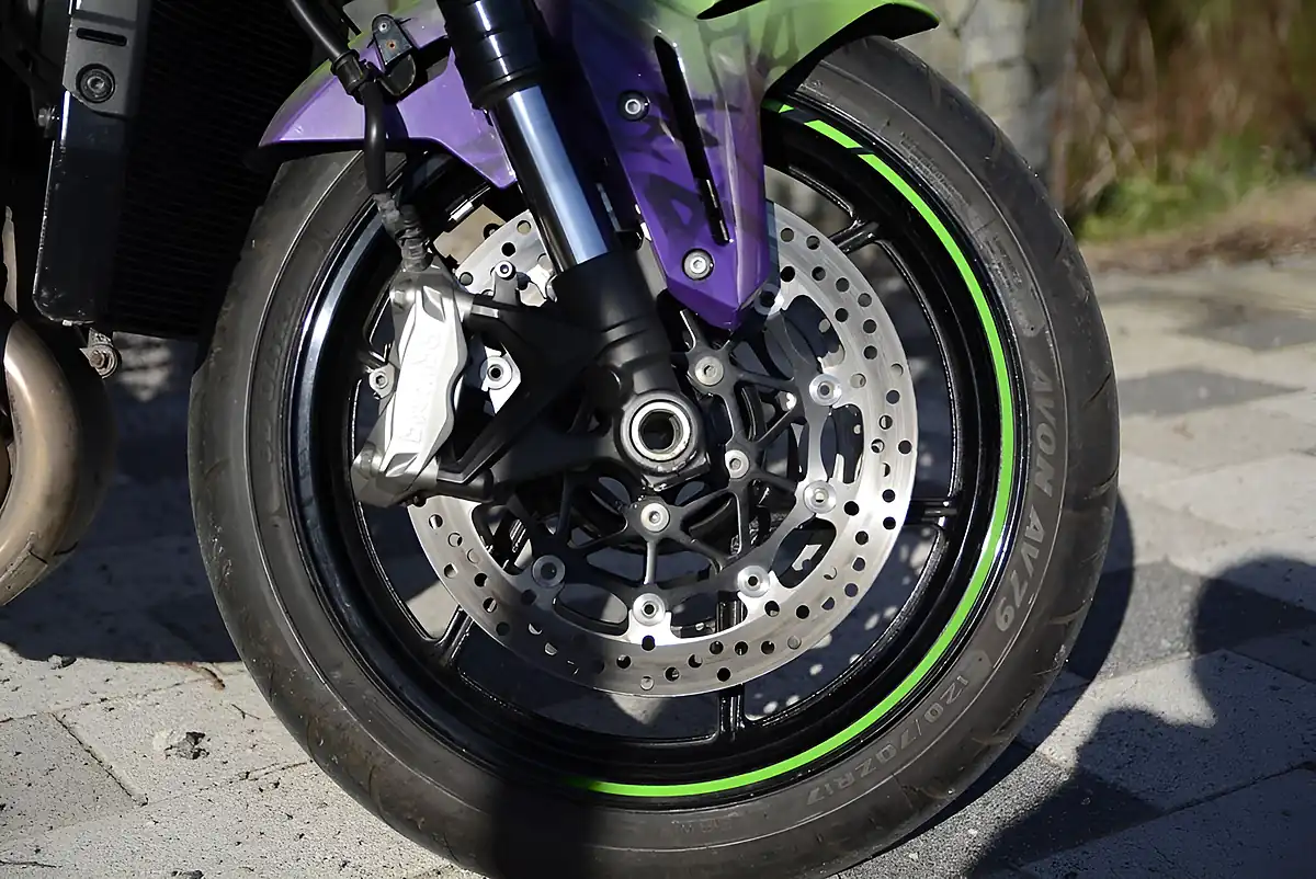 Used 2021 Kawasaki Z Supernaked Green - Interior and Exterior details 17