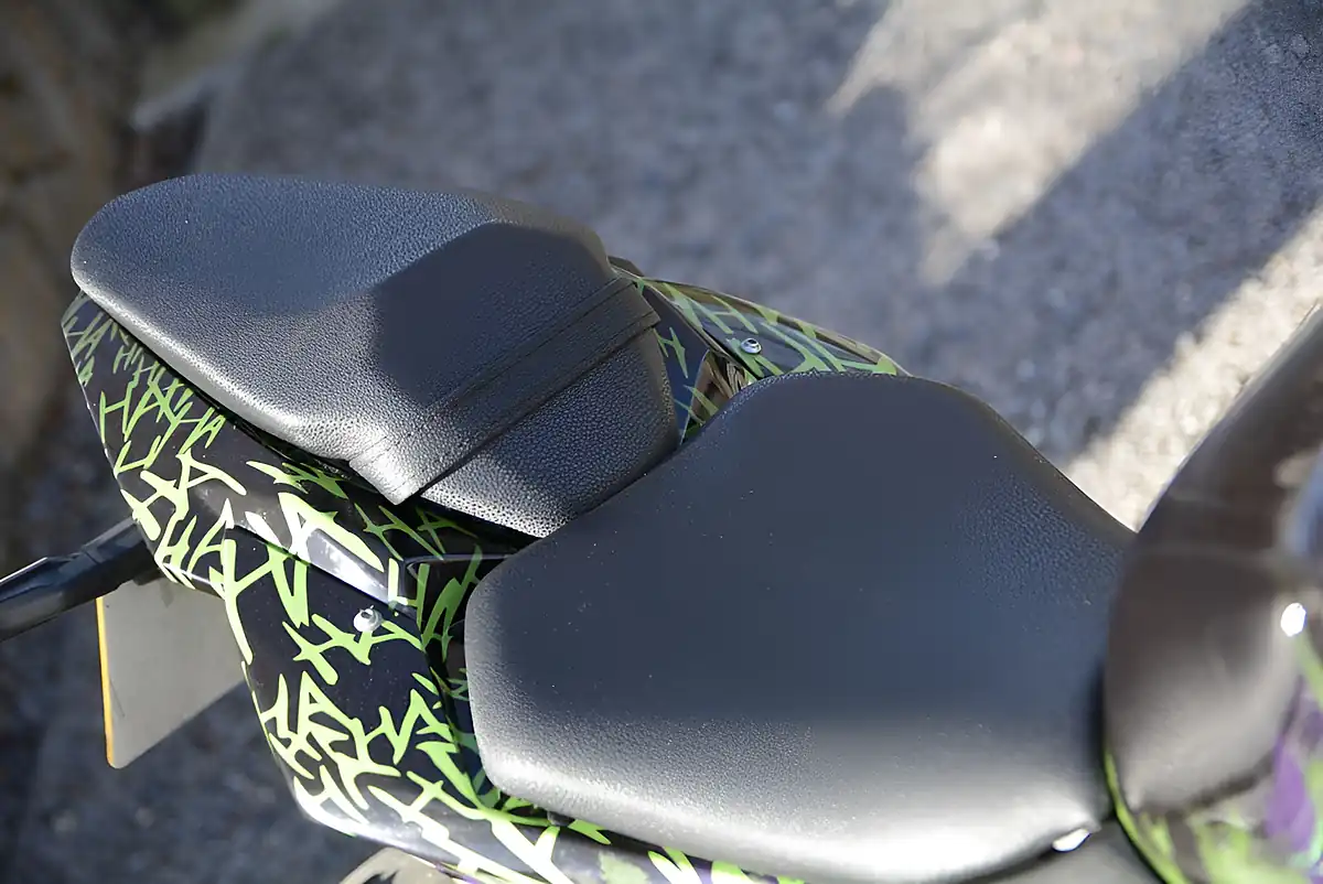 Used 2021 Kawasaki Z Supernaked Green - Interior and Exterior details 4