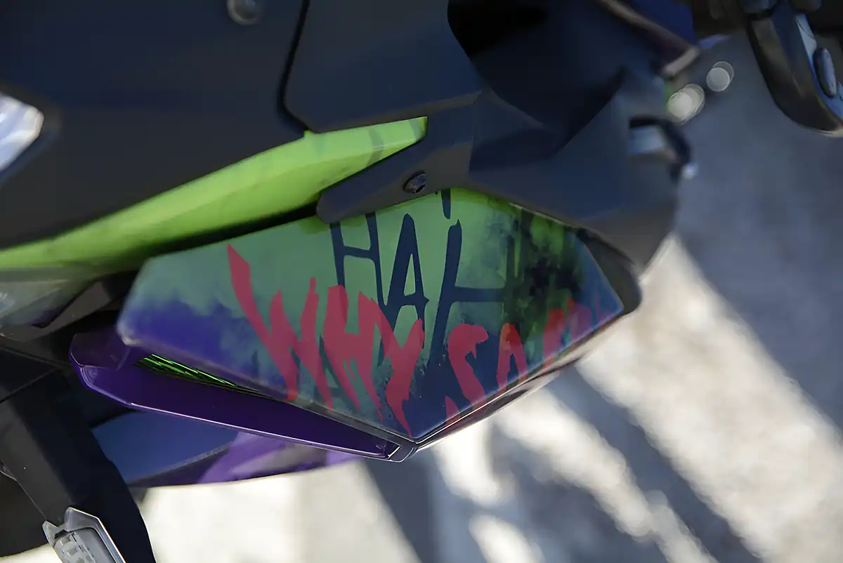 Used 2021 Kawasaki Z Supernaked Green - Interior and Exterior details 7