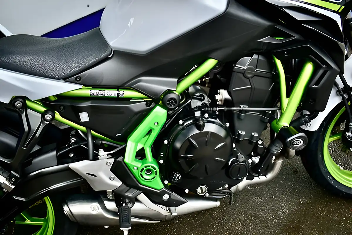 Used 2021 Kawasaki Z650 Supernaked White - Interior and Exterior details 18