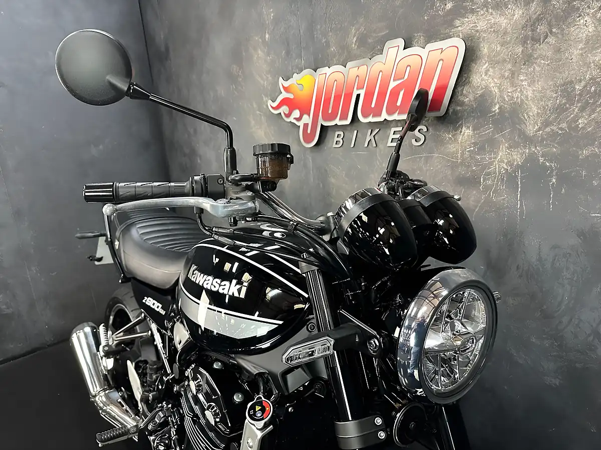 Used 2021 Kawasaki Z900 RS Modern Classic Black - Interior and Exterior details 10