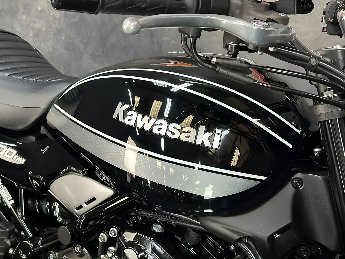 Used 2021 Kawasaki Z900 RS Modern Classic Black - Interior and Exterior details 12