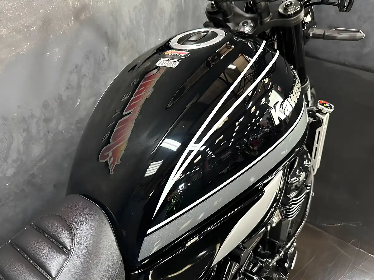Used 2021 Kawasaki Z900 RS Modern Classic Black - Interior and Exterior details 15