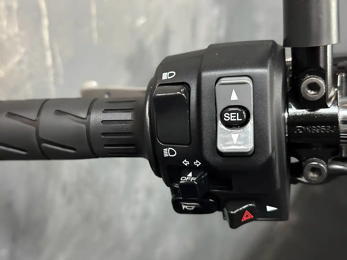 Used 2021 Kawasaki Z900 RS Modern Classic Black - Interior and Exterior details 16