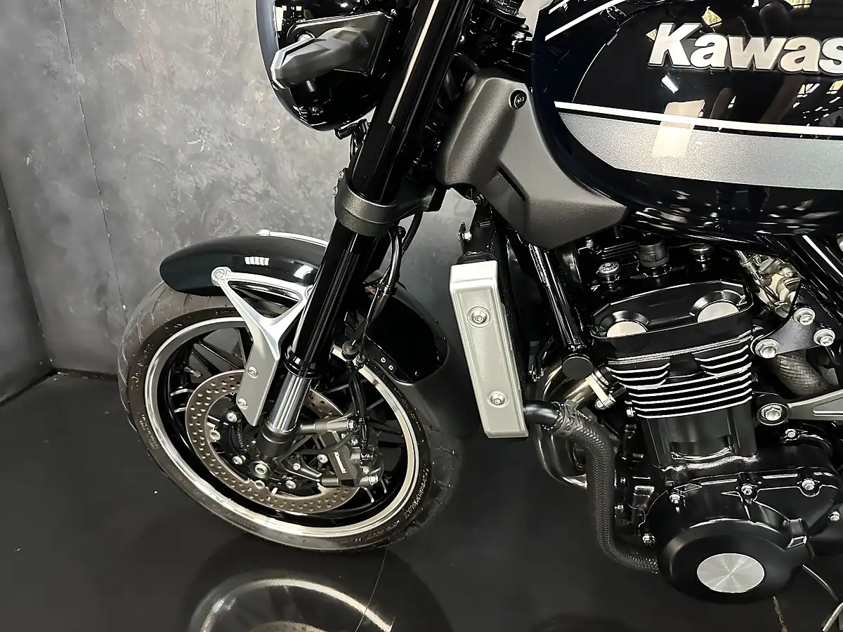 Used 2021 Kawasaki Z900 RS Modern Classic Black - Interior and Exterior details 17