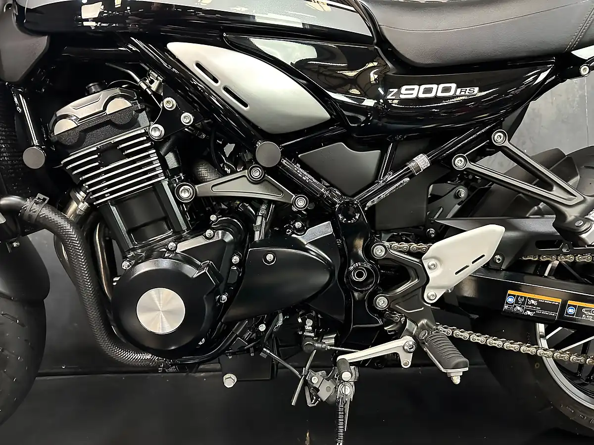 Used 2021 Kawasaki Z900 RS Modern Classic Black - Interior and Exterior details 18