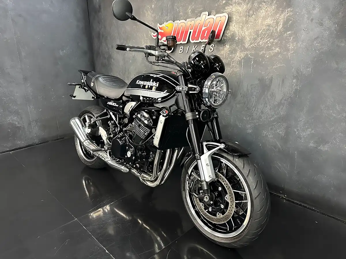 Used 2021 Kawasaki Z900 RS Modern Classic Black - Interior and Exterior details 4