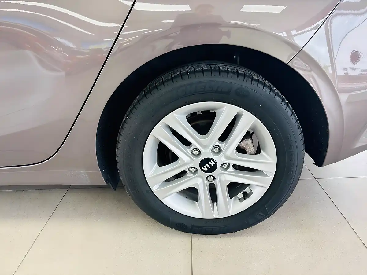 Used 2021 Kia Ceed 2 Nav Brown - Interior and Exterior details 16