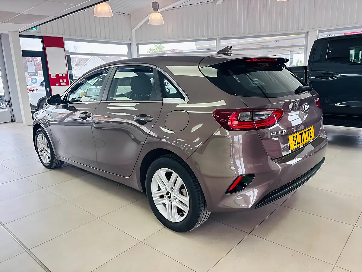 Used 2021 Kia Ceed 2 Nav Brown - Interior and Exterior details 7
