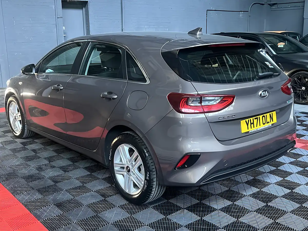 Used 2021 Kia Ceed 2 Nav Brown - Interior and Exterior details 8