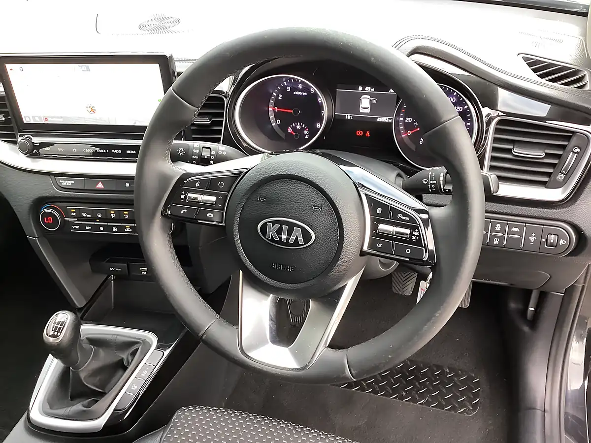 Used 2021 Kia Ceed 3 Black - Interior and Exterior details 10