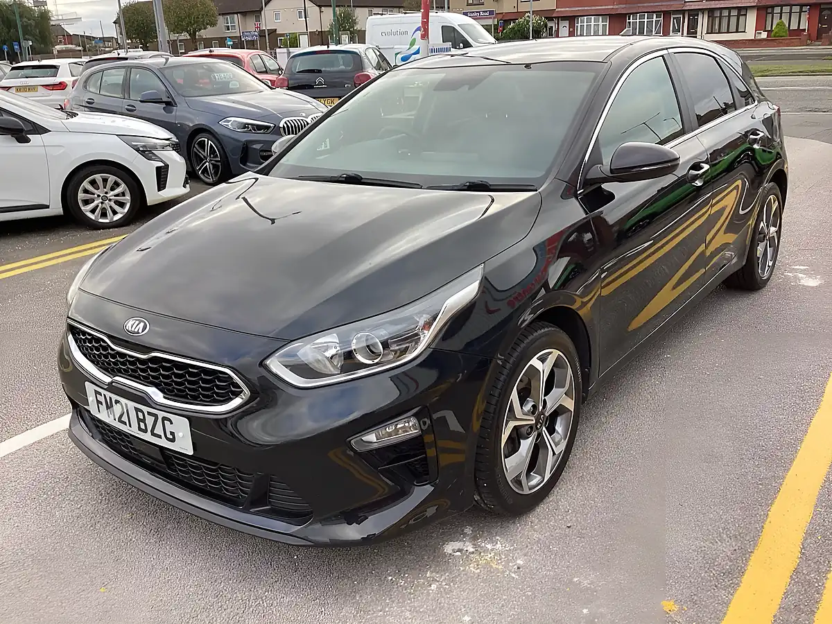 Used 2021 Kia Ceed 3 Black - Interior and Exterior details 5