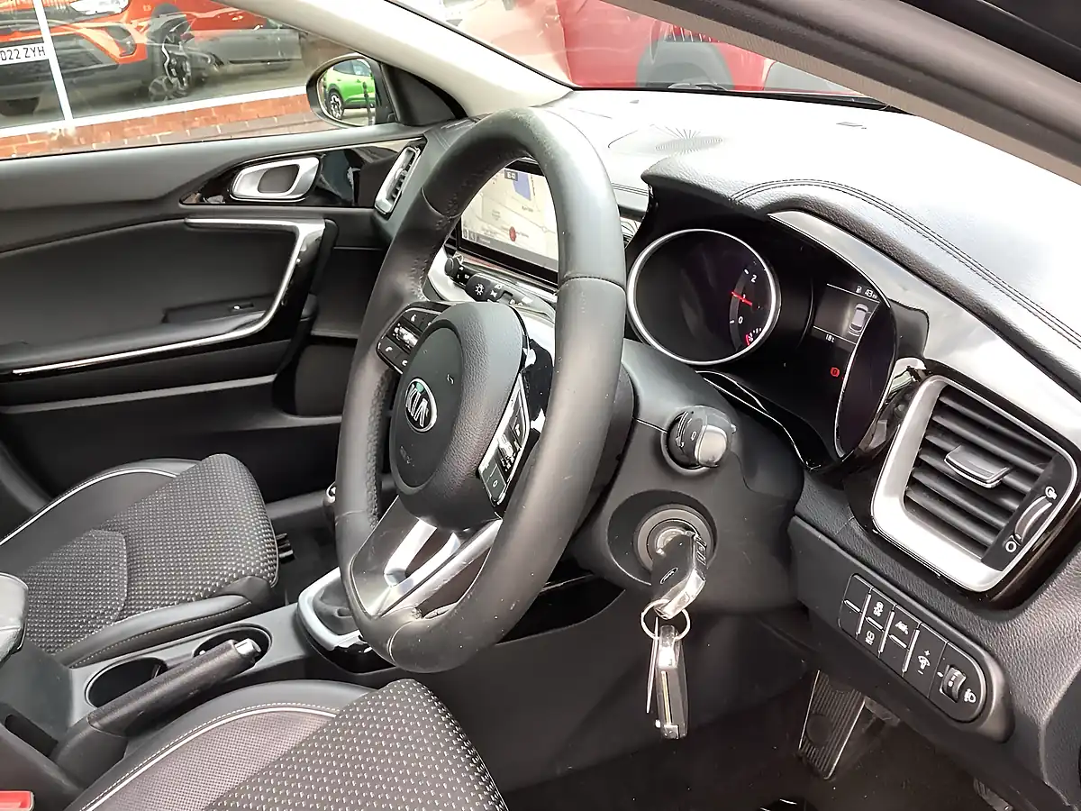 Used 2021 Kia Ceed 3 Black - Interior and Exterior details 6