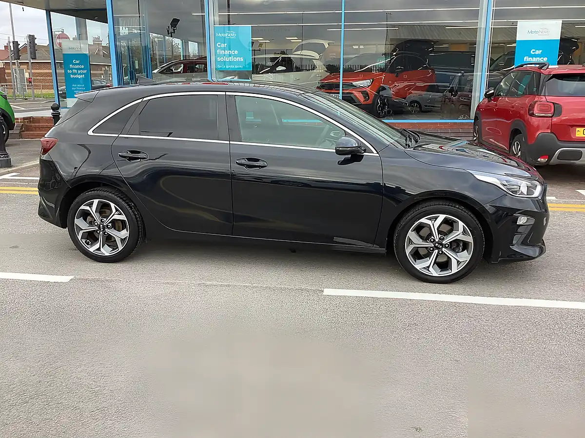 Used 2021 Kia Ceed 3 Black - Interior and Exterior details 8