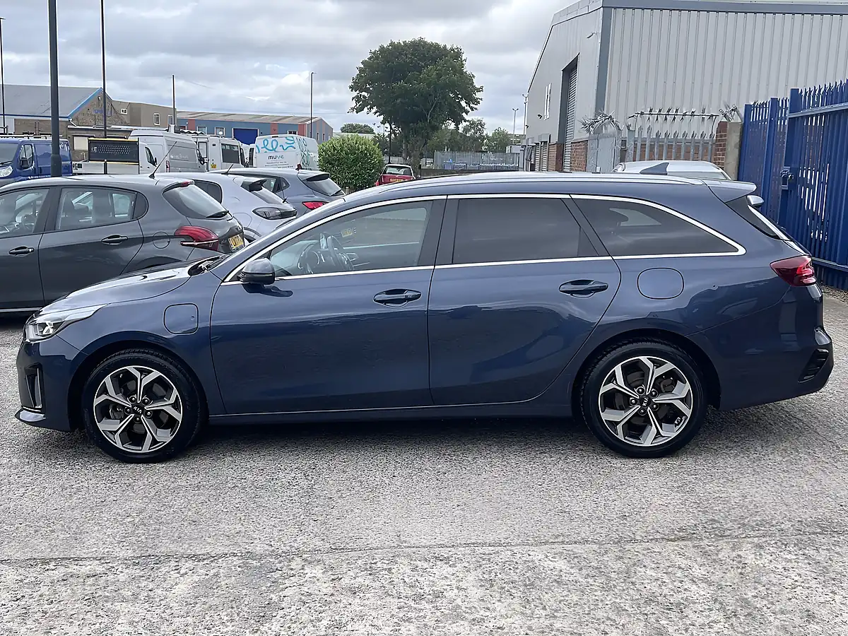 Used 2021 Kia Ceed 3 Sportswagon Cosmo Blue Met - Interior and Exterior details 9