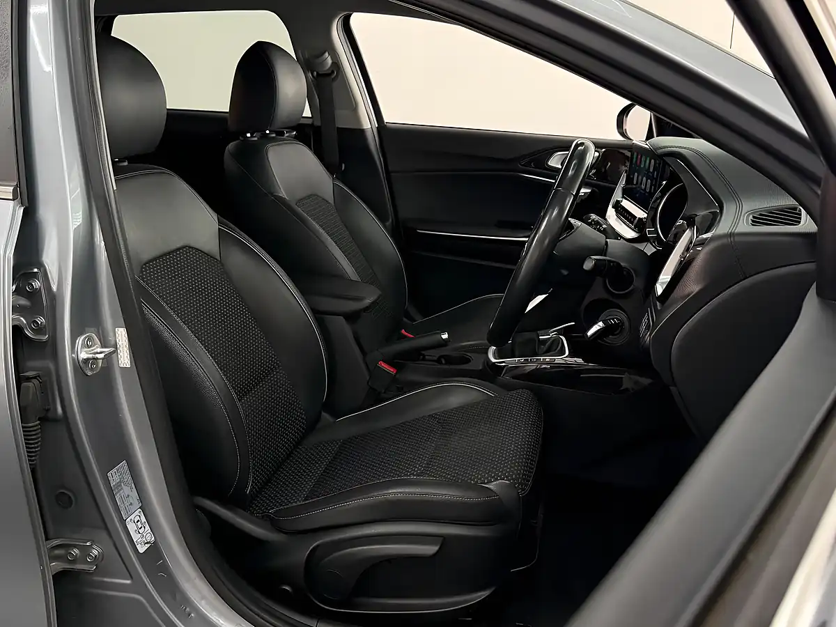 Used 2021 Kia Ceed Sportswagon 3 Silver - Interior and Exterior details 13
