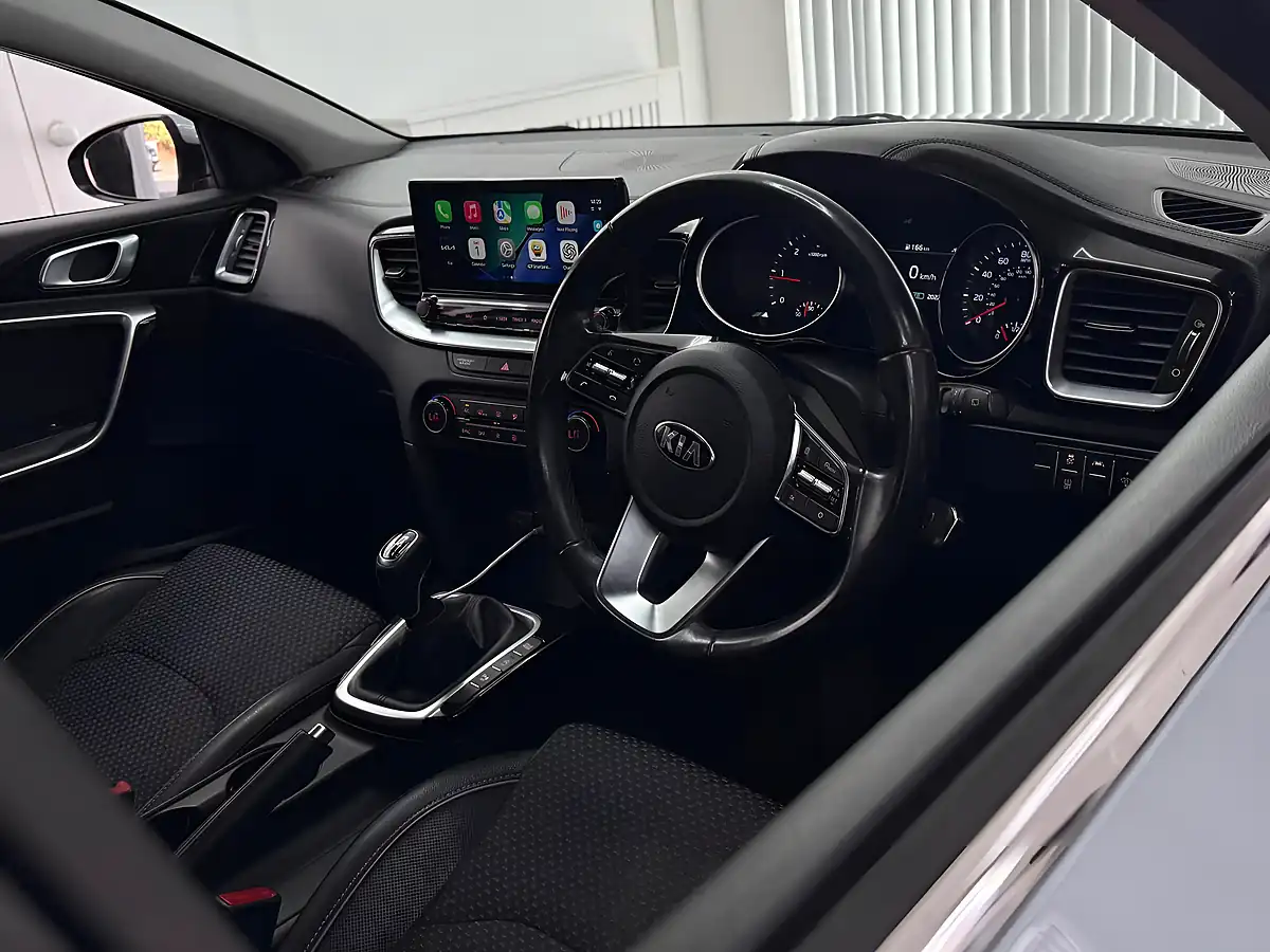 Used 2021 Kia Ceed Sportswagon 3 Silver - Interior and Exterior details 2