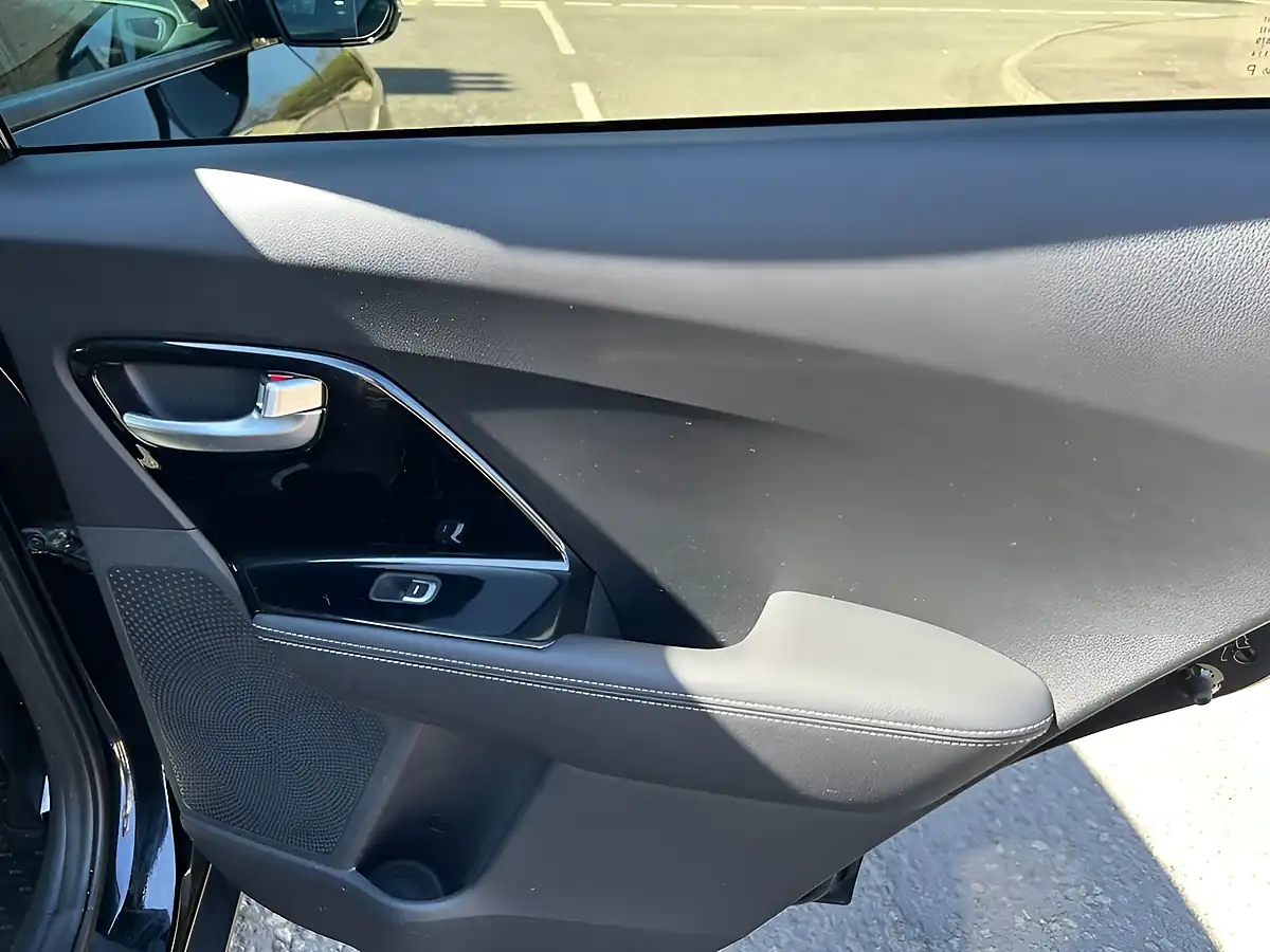 Used 2021 Kia Niro 3 Black - Interior and Exterior details 13