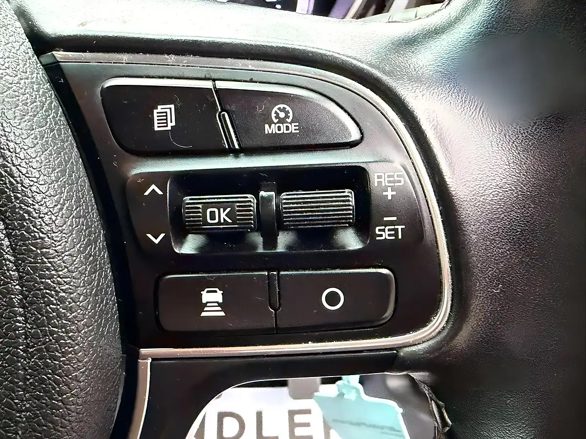 Used 2021 Kia Niro 3 Black - Interior and Exterior details 12