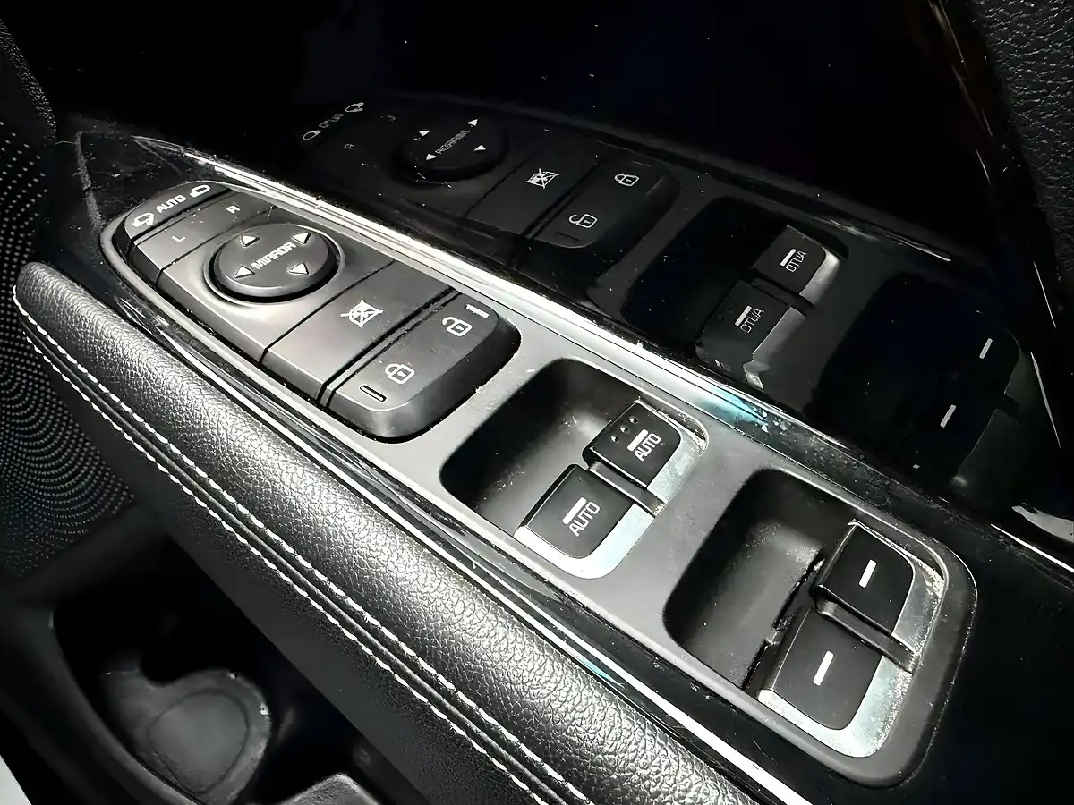 Used 2021 Kia Niro 3 Black - Interior and Exterior details 17