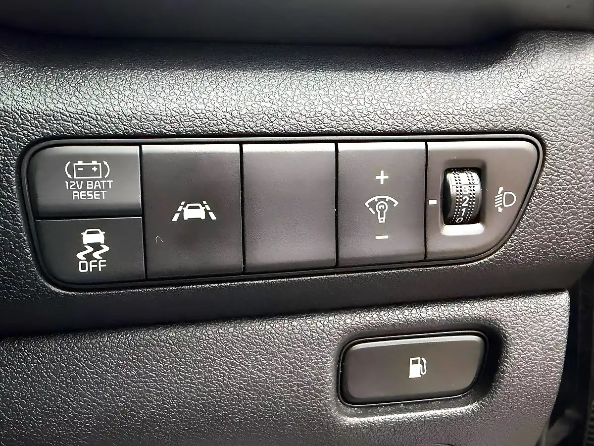 Used 2021 Kia Niro 3 Black - Interior and Exterior details 18