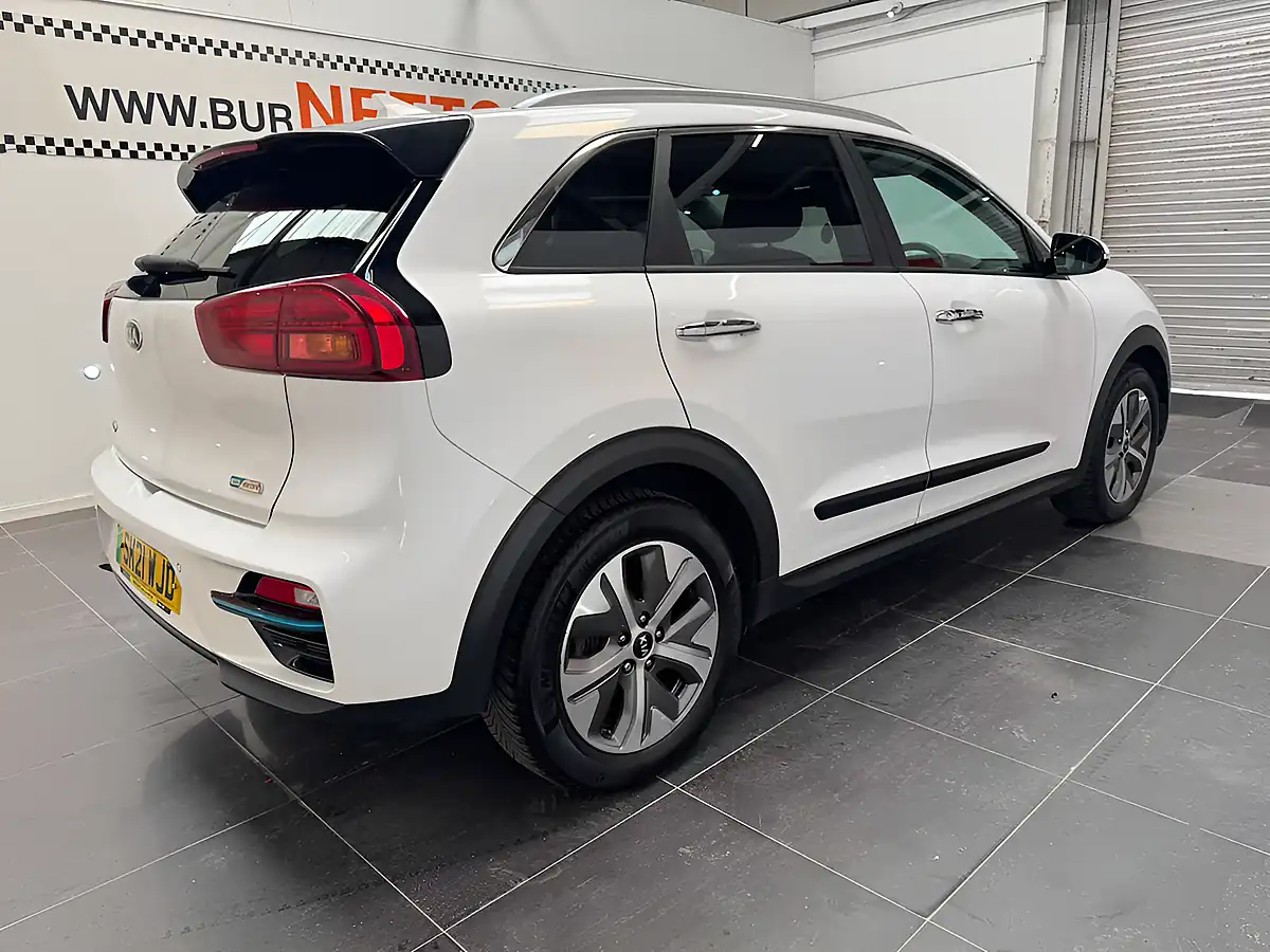 Used 2021 Kia Niro 3 White - Interior and Exterior details 12