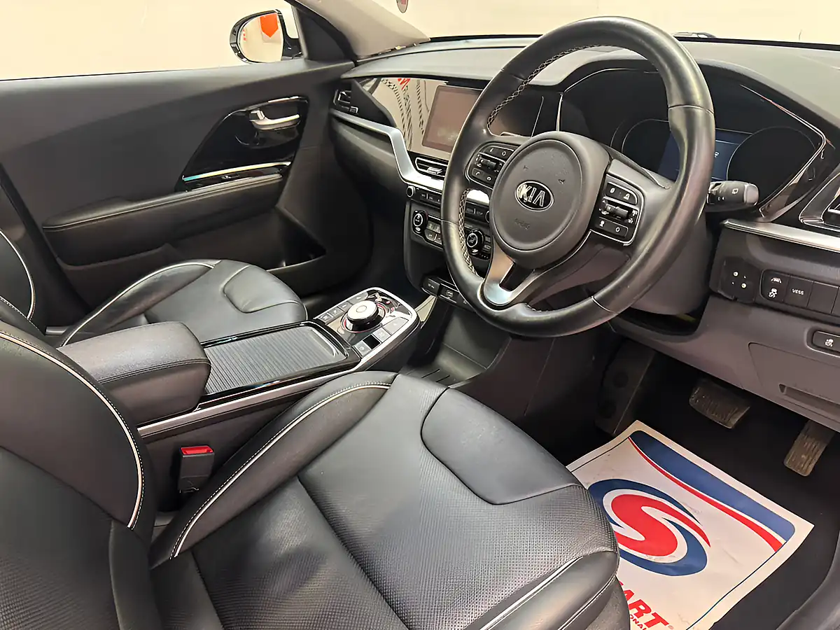 Used 2021 Kia Niro 3 White - Interior and Exterior details 13