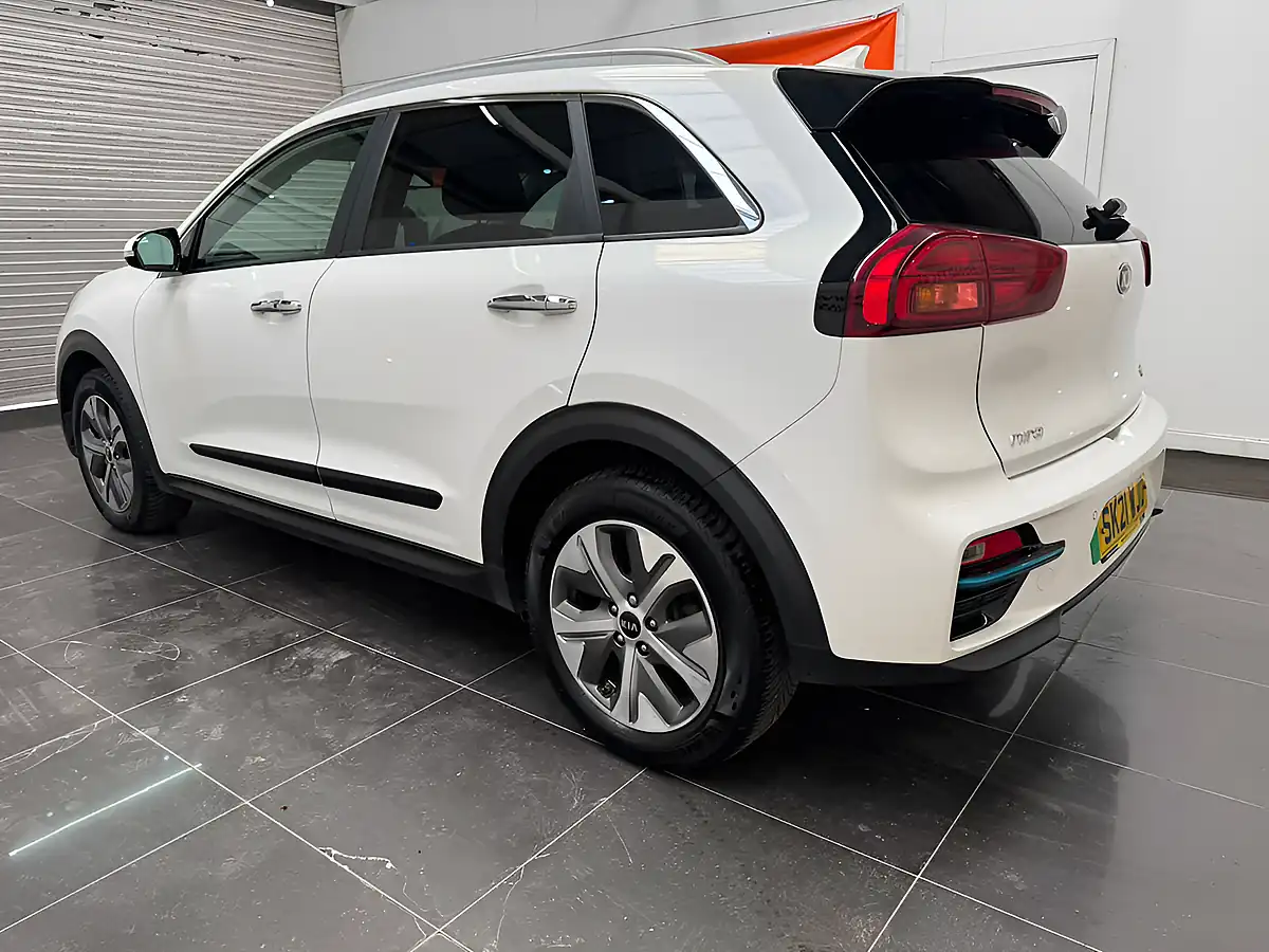 Used 2021 Kia Niro 3 White - Interior and Exterior details 14