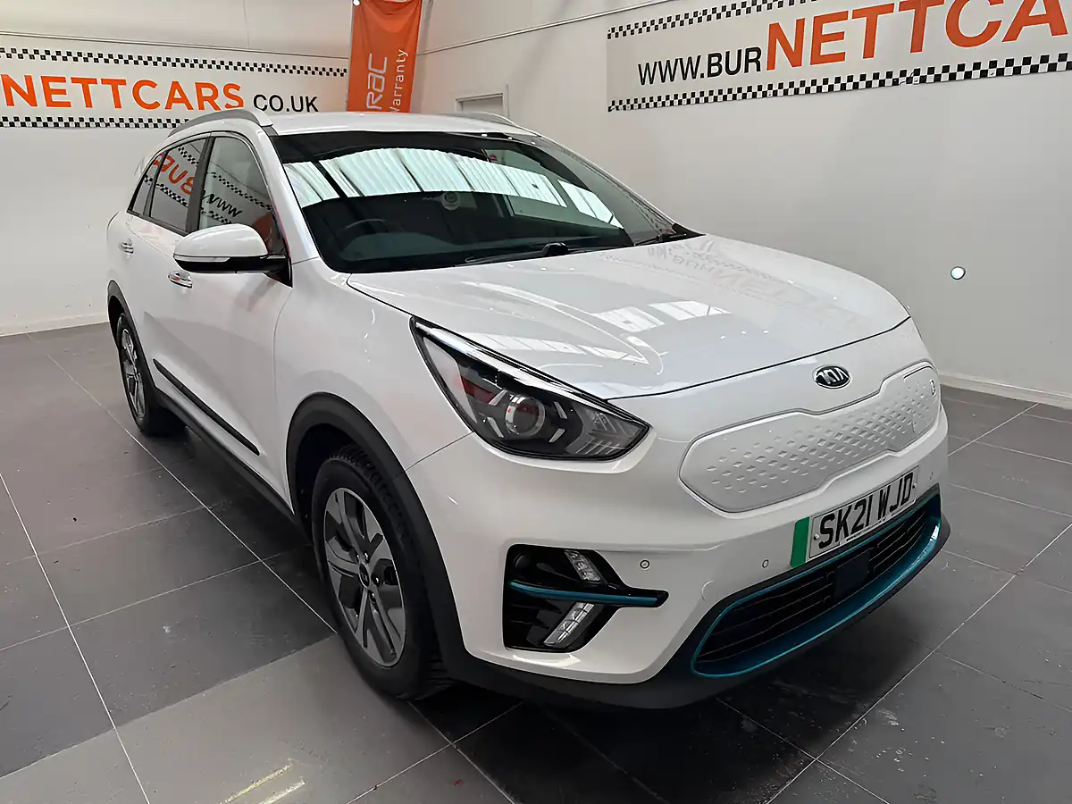 Used 2021 Kia Niro 3 White - Interior and Exterior details 3